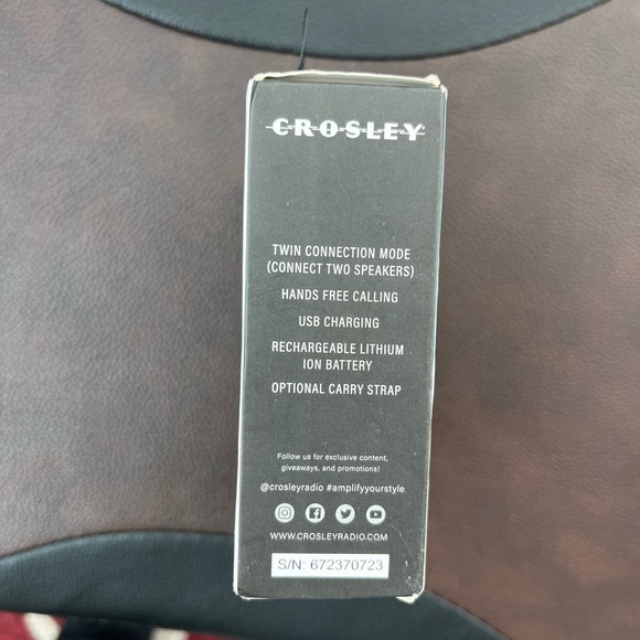Crosley Mini Turntable Bluetooth Speaker - Black and Red - Picture 3 of 3